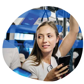 Mujer-hablando-por-celular-con-abogado