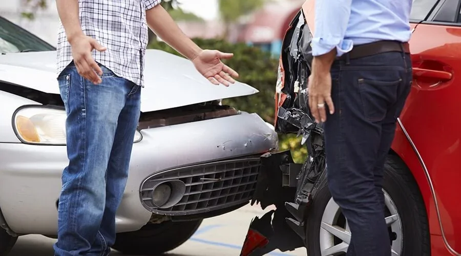 ¿Cuál es la responsabilidad del conductor en un choque? 