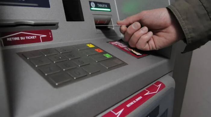 ¿Cuáles son las penas por robar un cajero automático? 