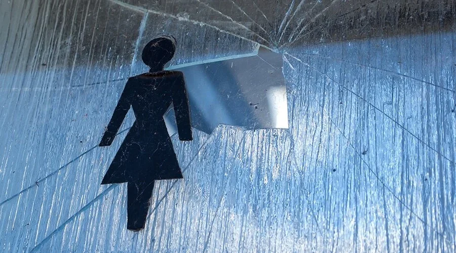 ¿Prescribe una denuncia por abuso de menores? 