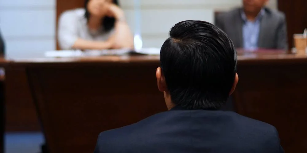 ¿Puedo ser testigo si estoy fuera de la ciudad? 