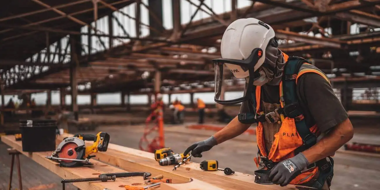 ¿Qué es la responsabilidad civil extracontractual en la construcción? 